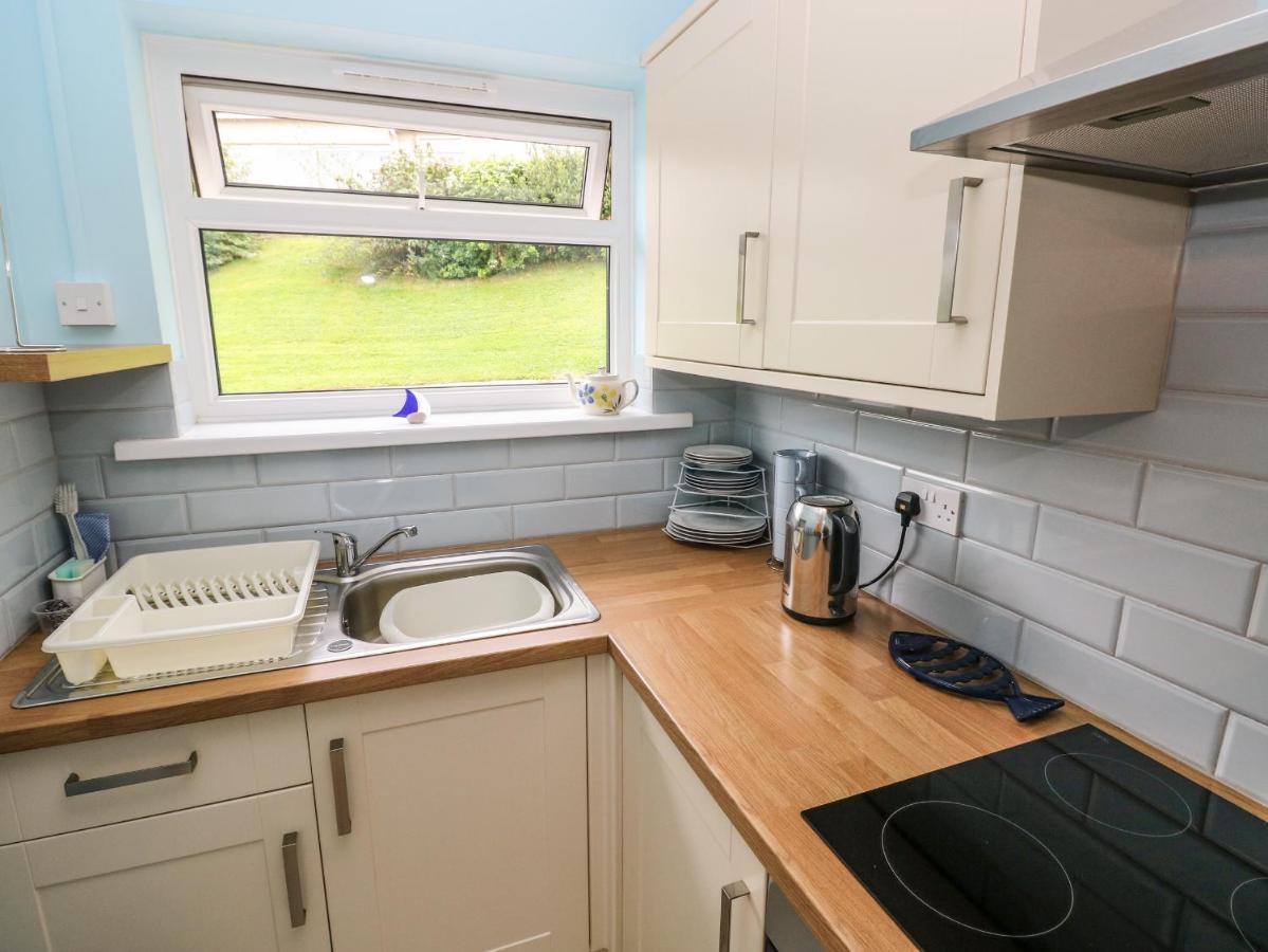 Number 6 Oxwich Leisure Park Villa Swansea Exterior photo