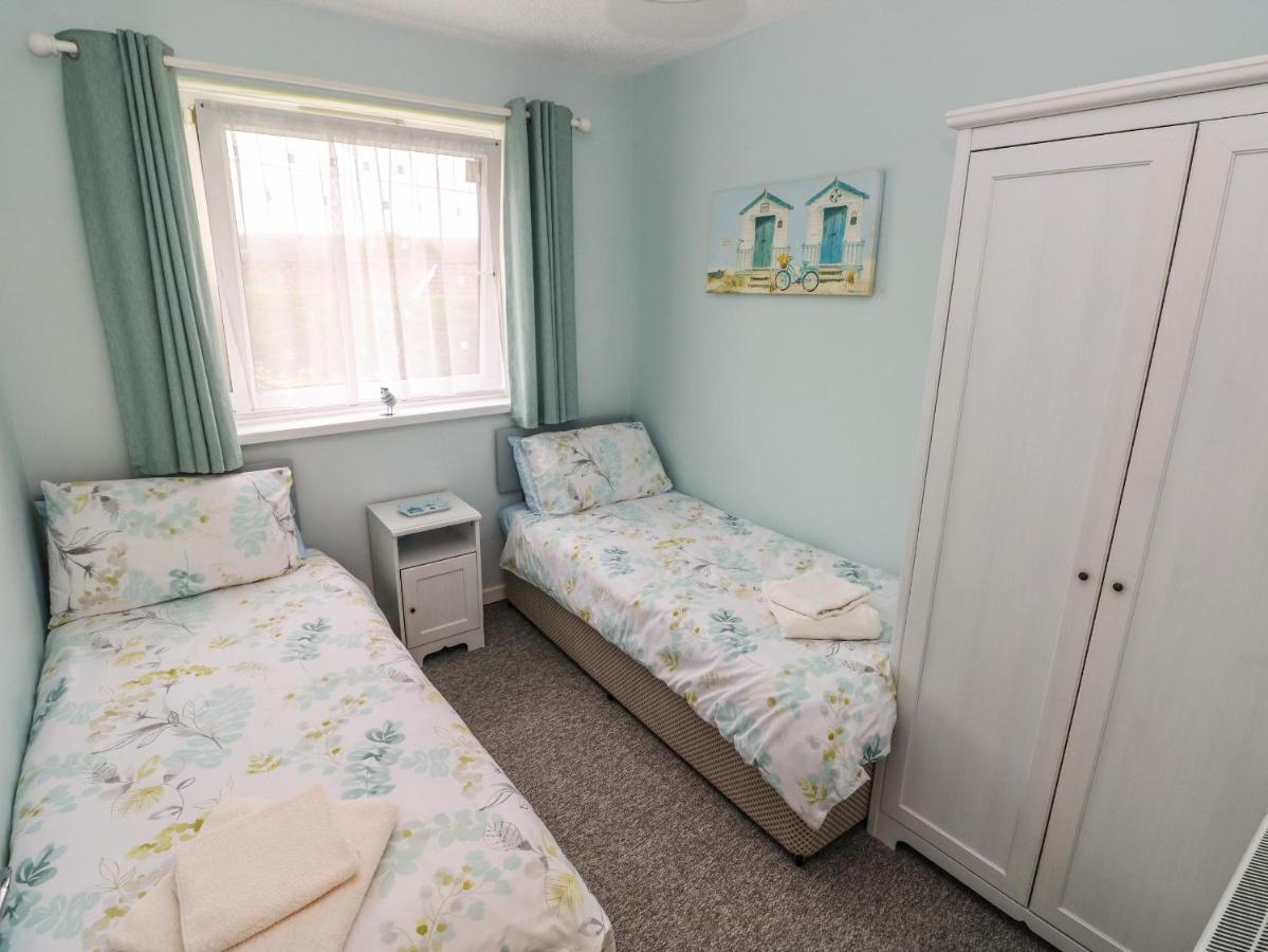 Number 6 Oxwich Leisure Park Villa Swansea Exterior photo